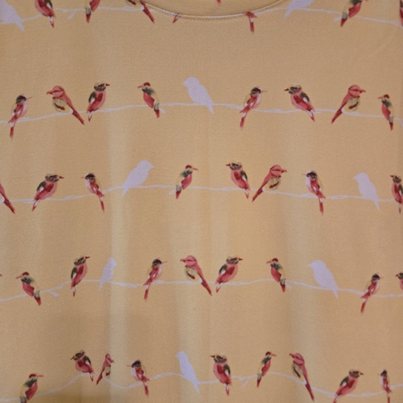 Elle Yellow Graphic Bird Top Sz Large - Picture 3 of 3